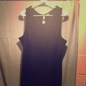 Women’s black sleeveless dress